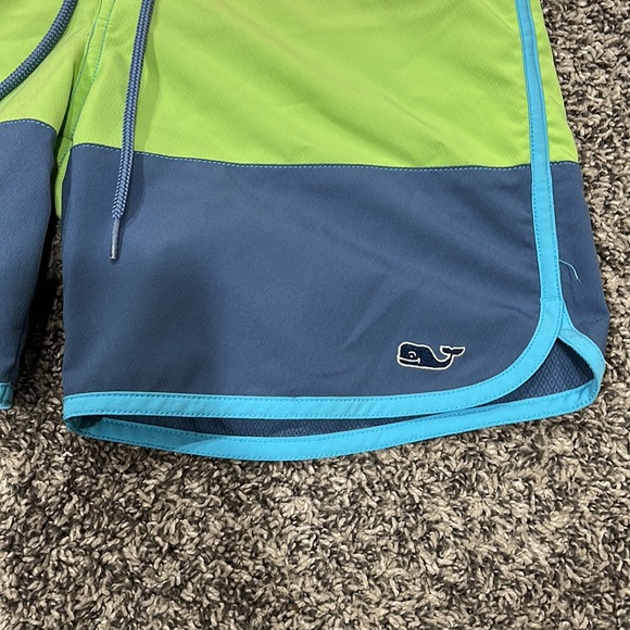 Men’s Vineyard Vines swim trunks, large, board shorts. Discount shipping - Picture 2 of 4
